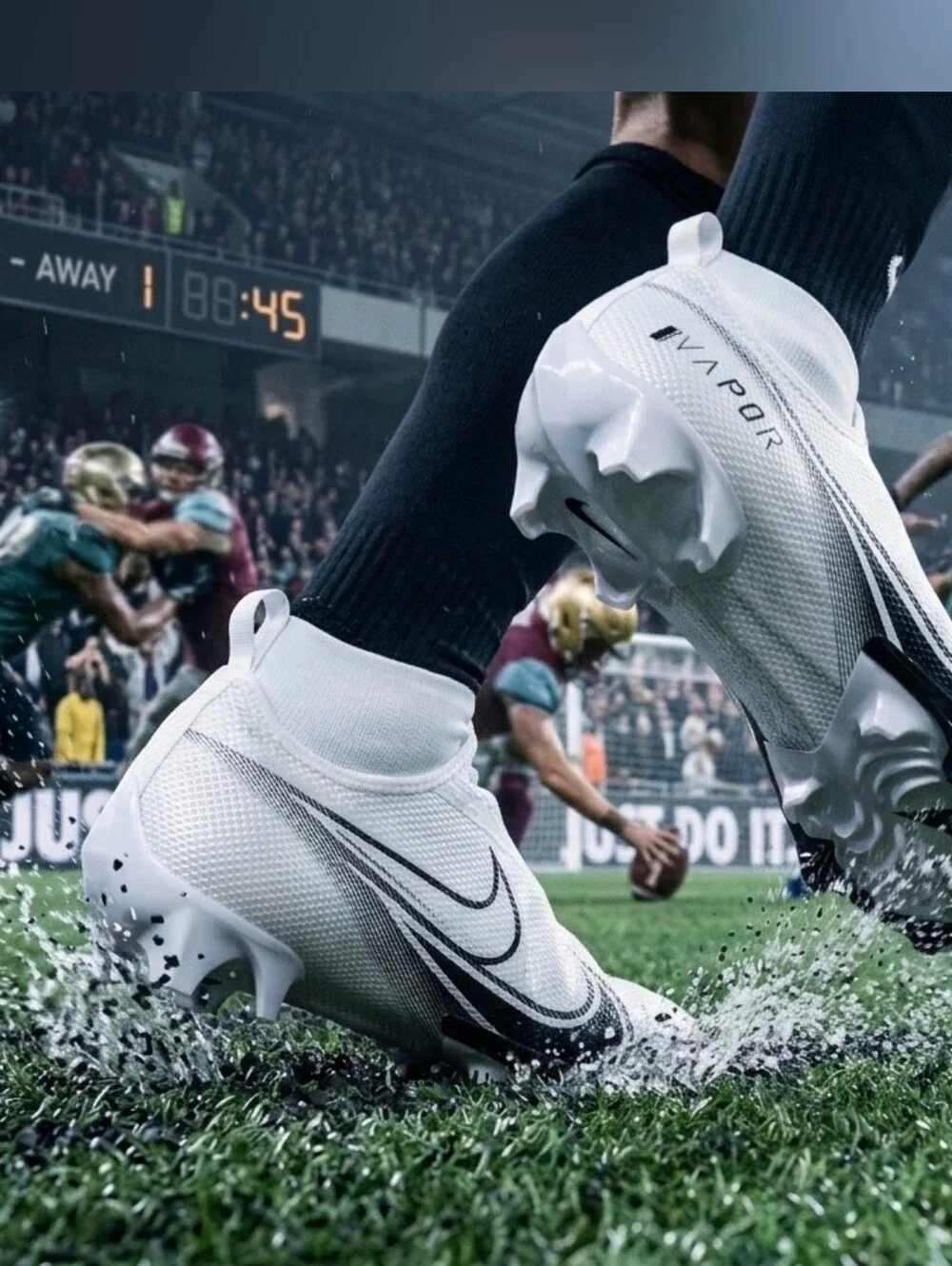 Nike Men’s White & Black Vapor Soccer Cleats (Low-Cut)